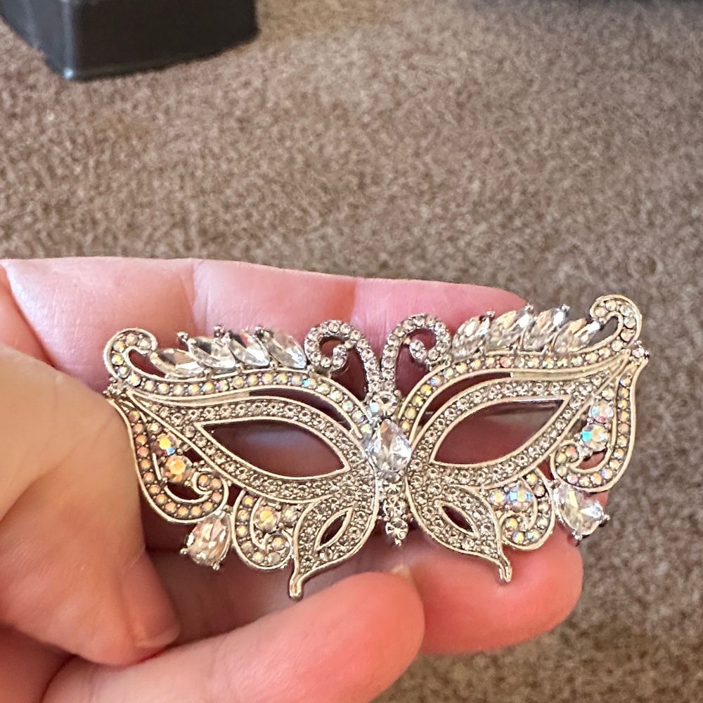 Elegant Rhinestone Mask Brooch - Picture 5 of 5